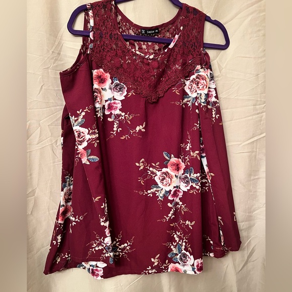 SHEIN Tops - SHEIN Red and White Floral Sleeveless Blouse